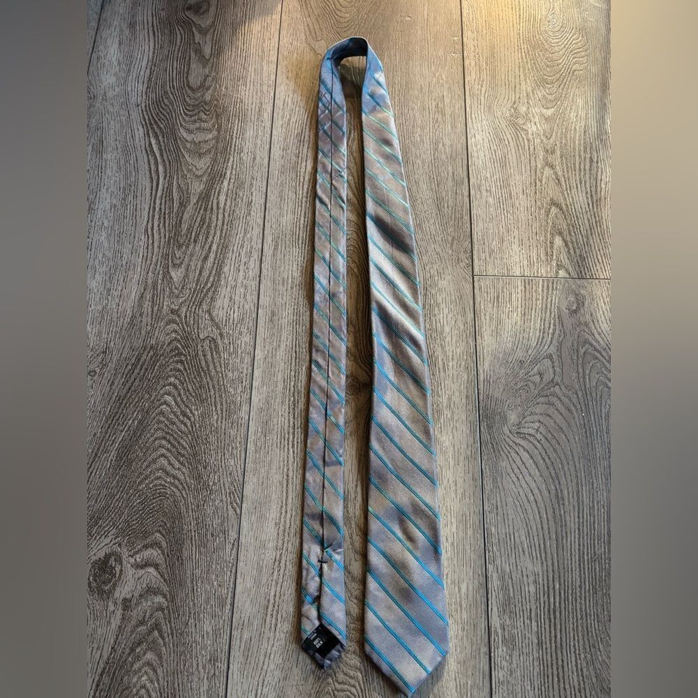Calvin Klein Elegant Striped Blue and Gray Tie